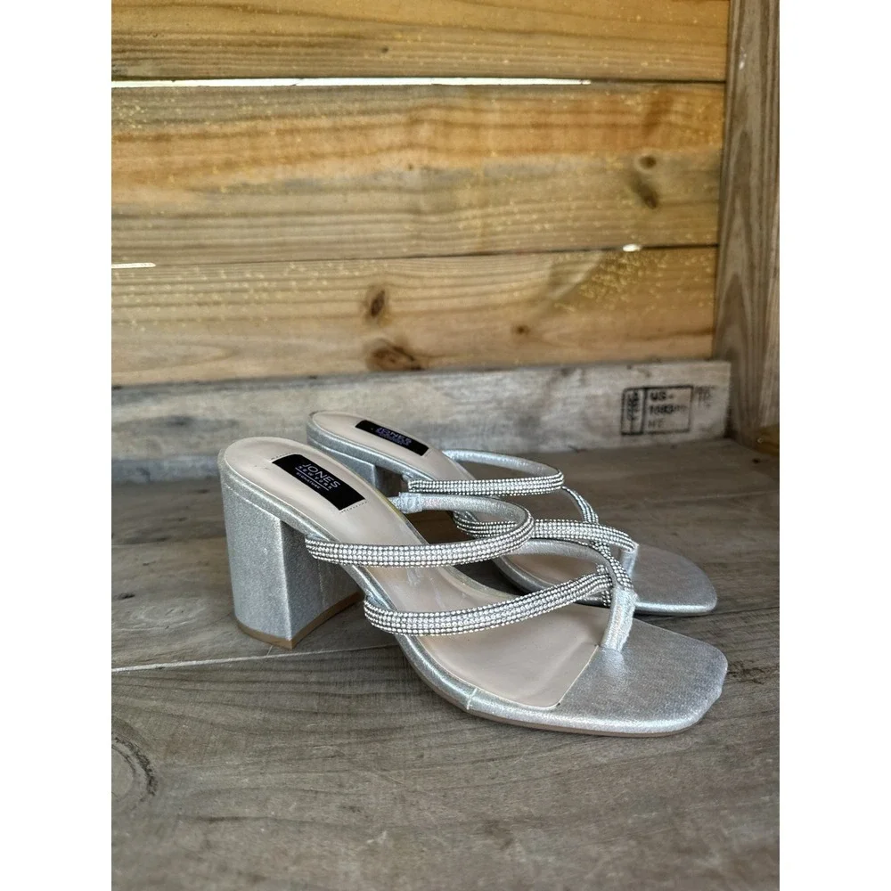 Jones New York Earon Sandals heels~size 7.5 Silver Dressy Heels Chunk Heel CUTE!